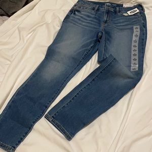 Old navy size 8 jeans no holes
